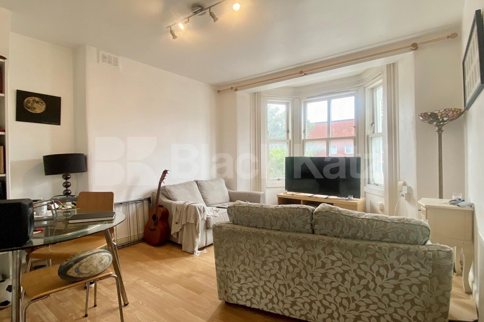 This recently refurbished property is flooded with natural light Old Kent Road, Elephant and Castle/Borough